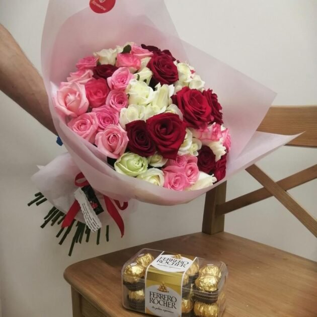 Bunch of 25 Mix Roses with Box of Ferrero RocherChocolate